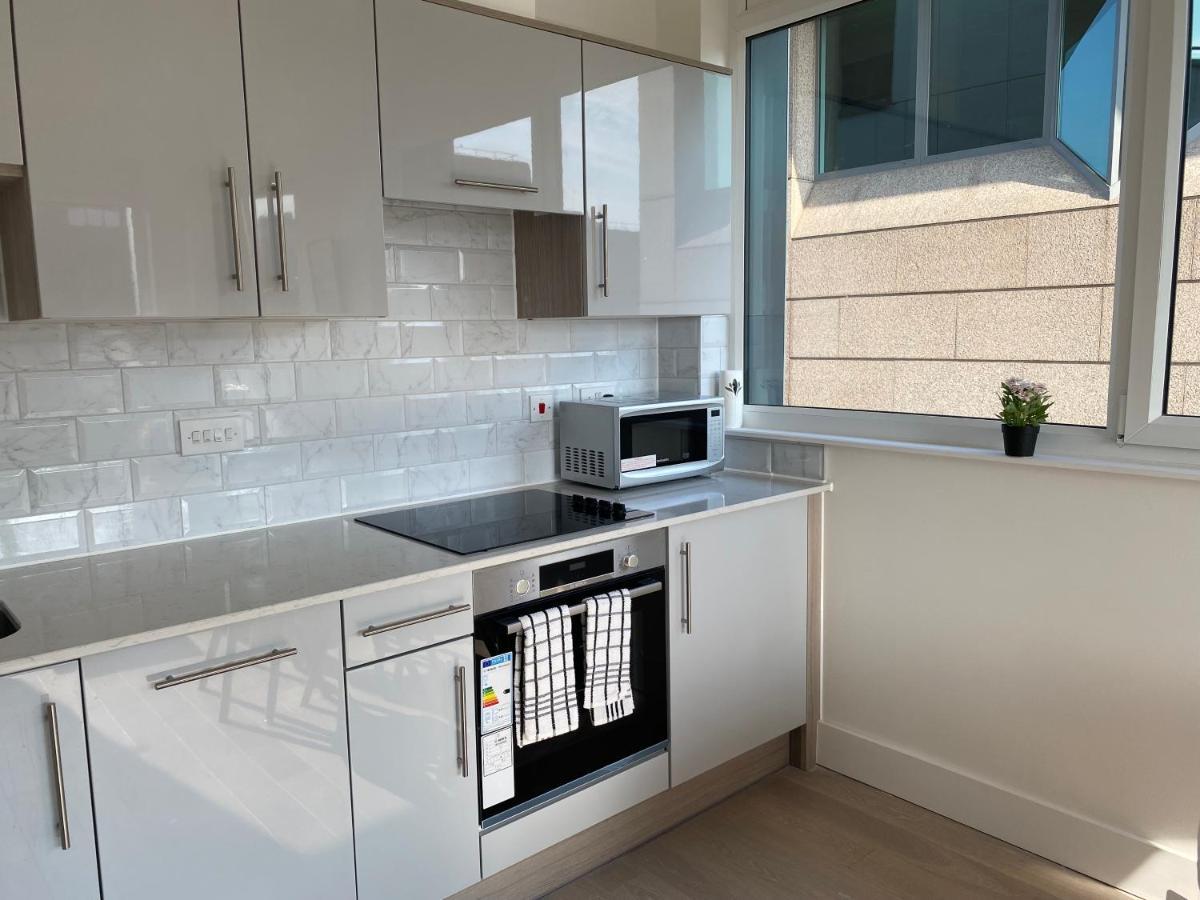Central Location, Parking, Wi-Fi, Modern Apartment Milton Keynes Eksteriør bilde