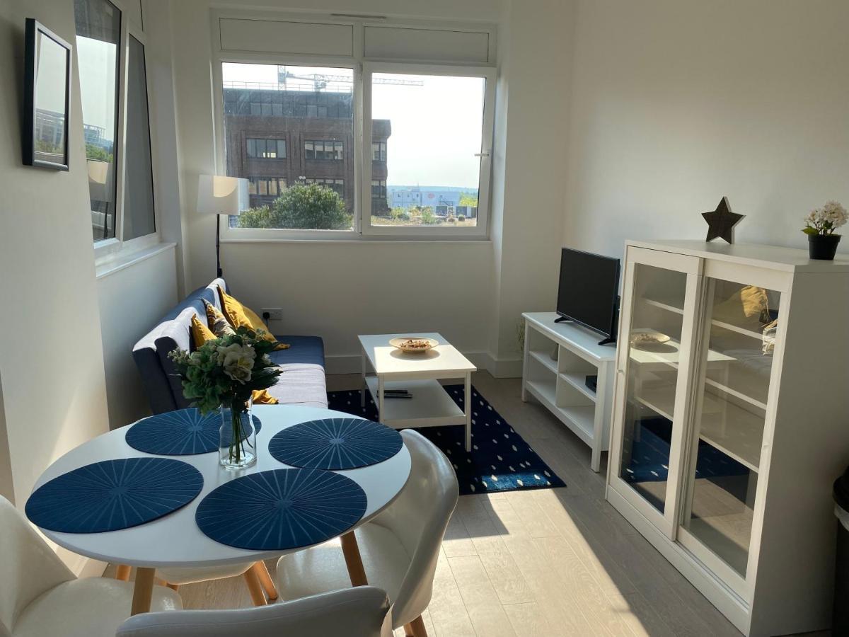 Central Location, Parking, Wi-Fi, Modern Apartment Milton Keynes Eksteriør bilde