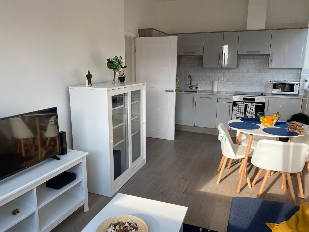 Central Location, Parking, Wi-Fi, Modern Apartment Milton Keynes Eksteriør bilde